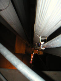 Opslitning af kablet i bundter af tråde, på vej ned mod bunden af ankerblokken.